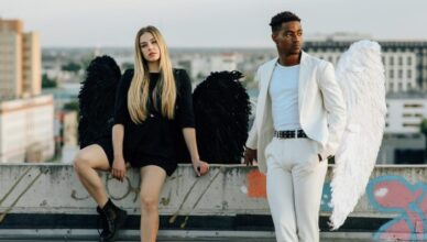 What color is best to wear on a date