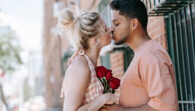 The Beautiful Connection: Why do Women Love Flowers and What Flowers to Bring on a First Date?